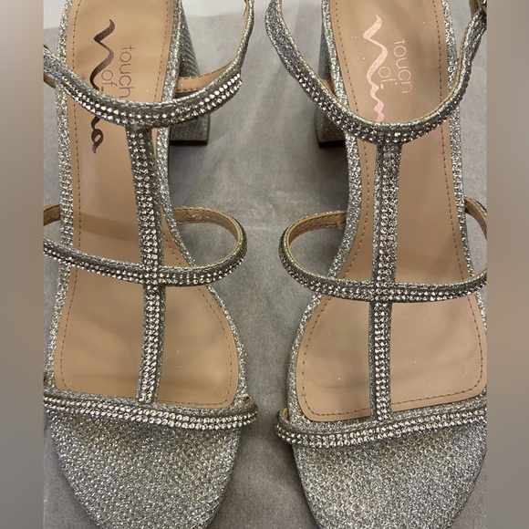 Gorgeous like-new bling sandals - Picture 3 of 10